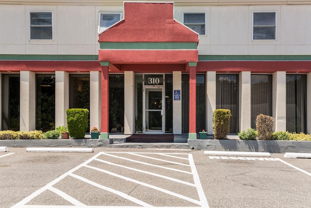 Econo Lodge Stewart International Airport New Windsor Exterior foto