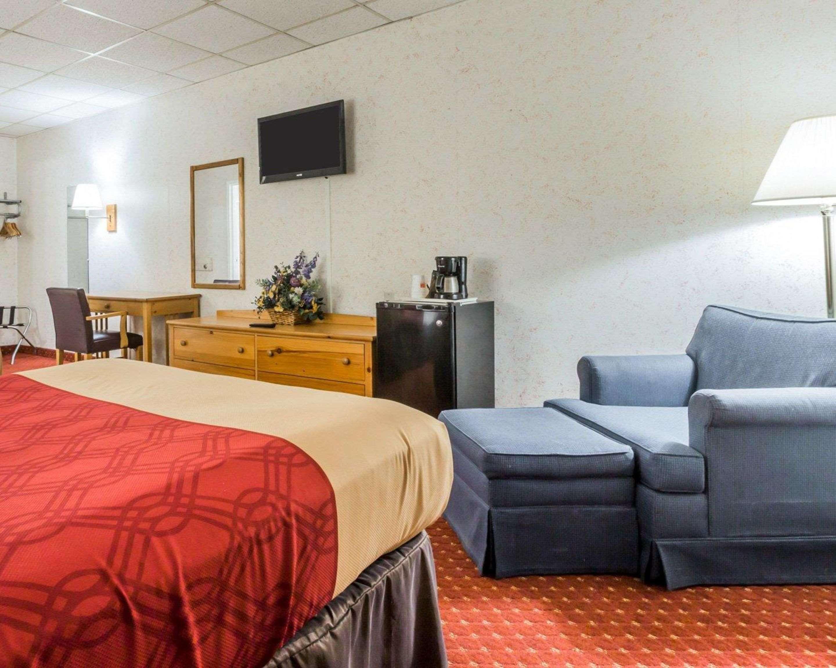 Econo Lodge Stewart International Airport New Windsor Exterior foto
